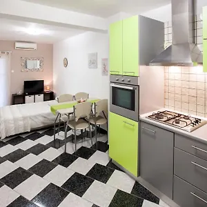 https://apartment-katarina-zadar-23000-4.hotelinzadar.com