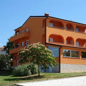 https://apartments-orange-medulin.pula-hotels.org